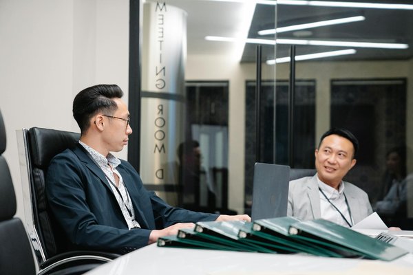 Mastering the legal maze: your comprehensive guide to selling a uk business to global buyers